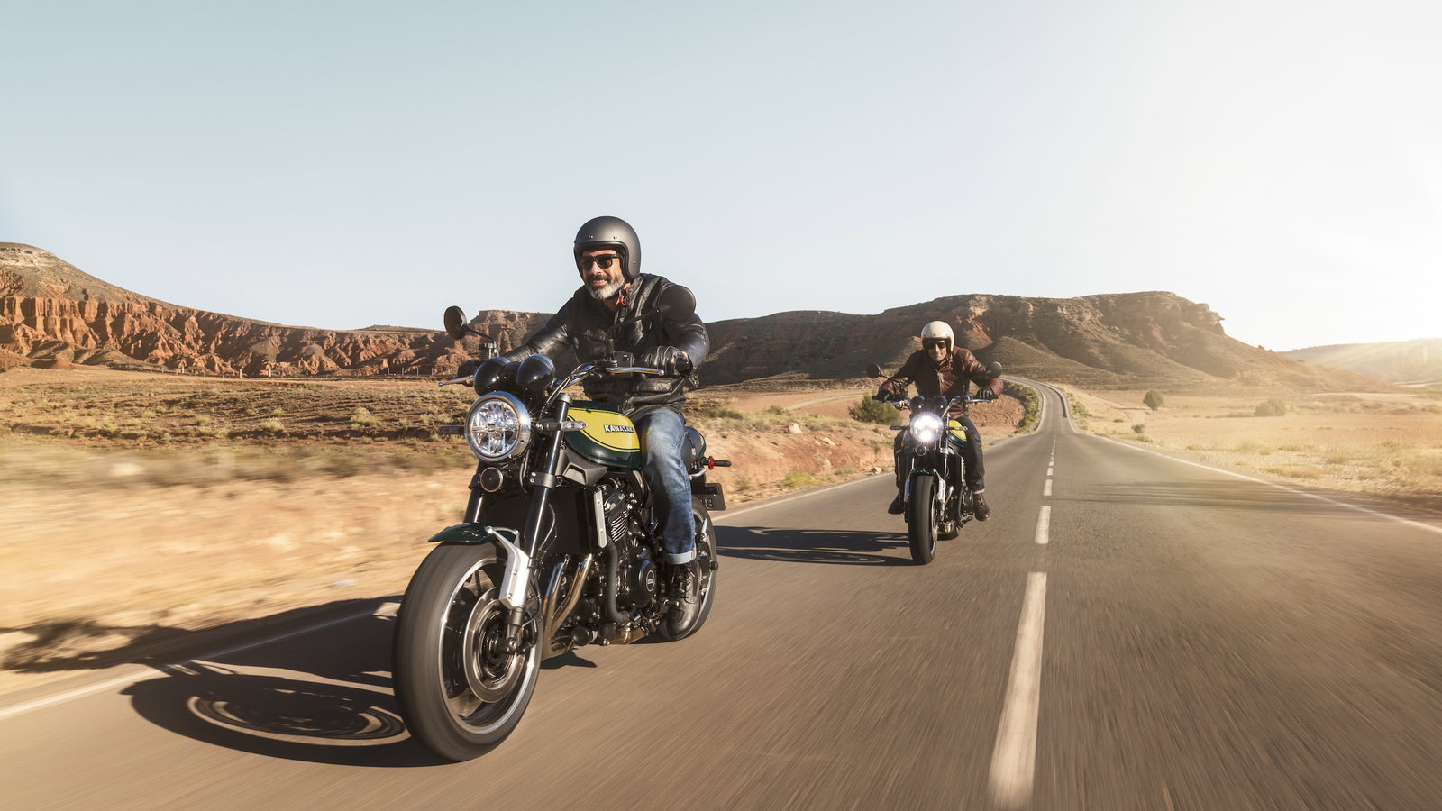 Kawasaki Z900RS - riding